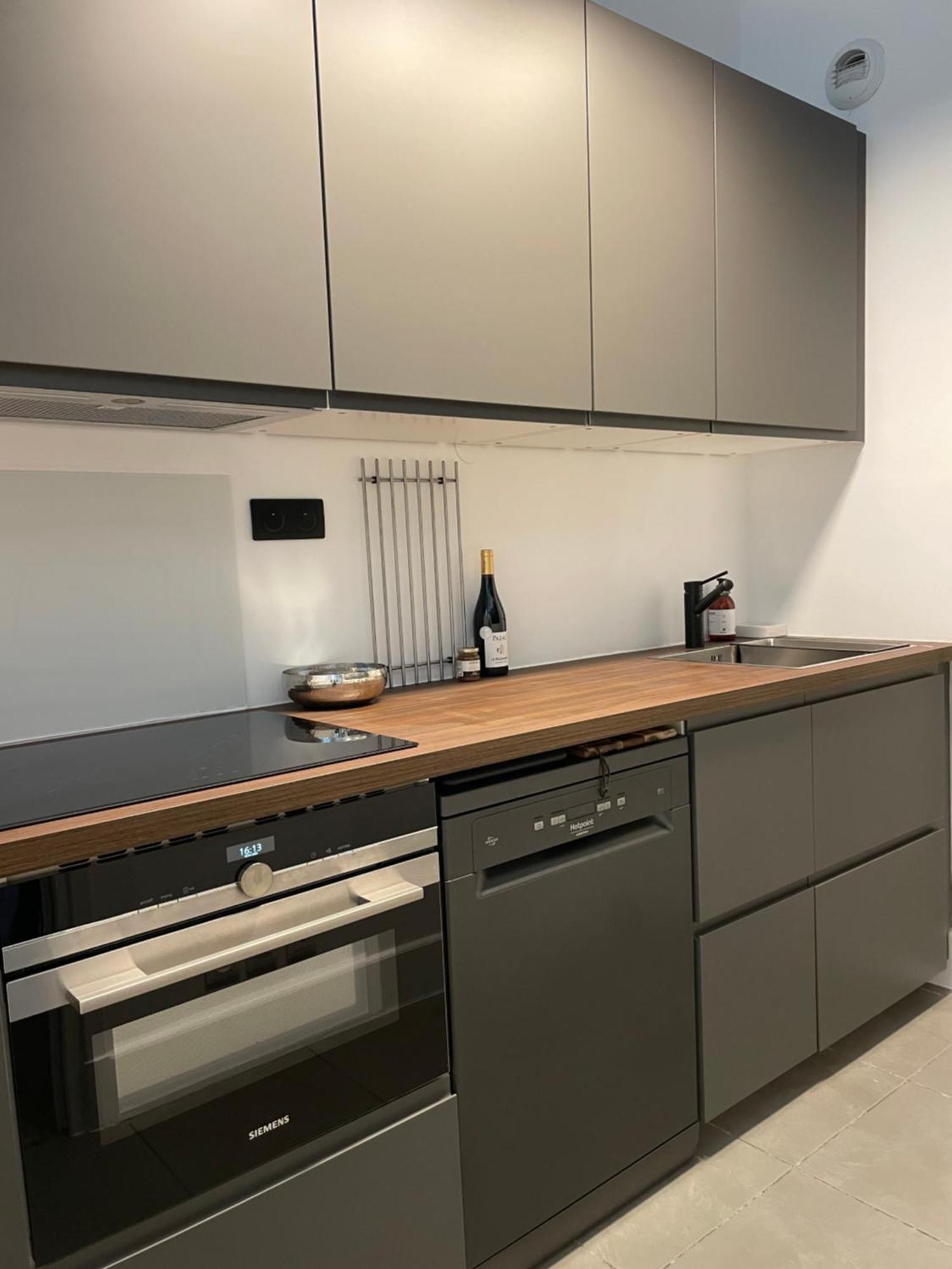 Nimes , Appartement Renove Dans Immeuble Classe. Buitenkant foto